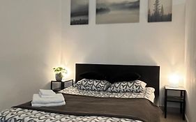 Downtown Rose Garden Apartments Whit Garage Opcional