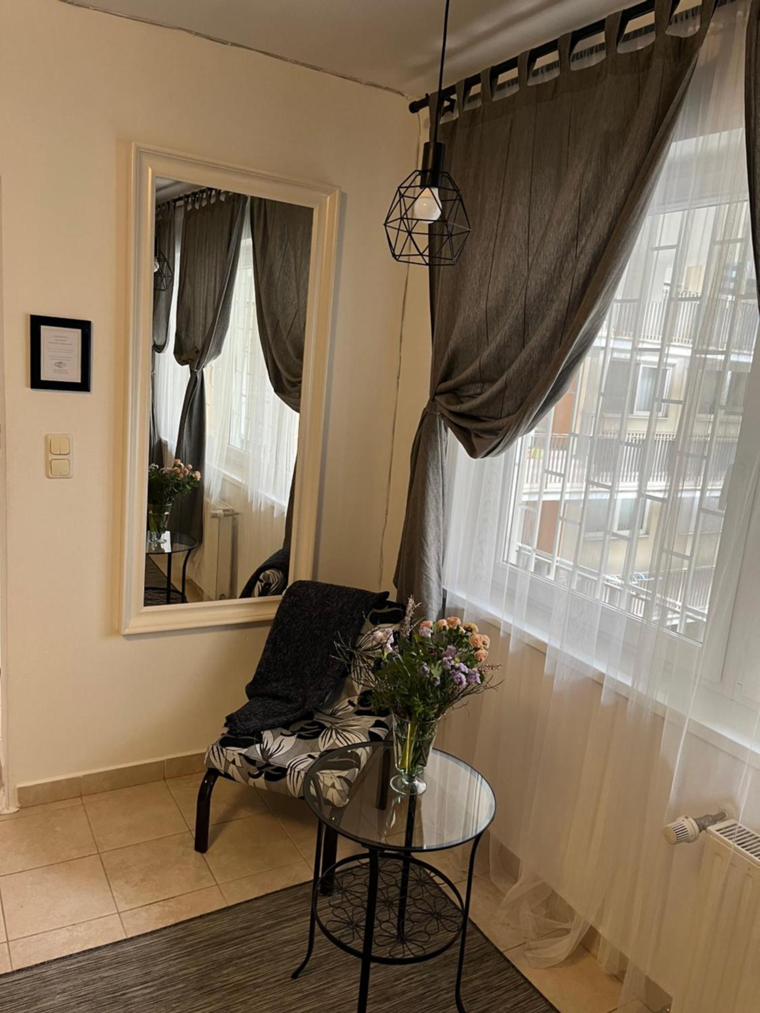 Downtown Rose Garden Apartments Whit Garage Opcional Budapest Exterior photo